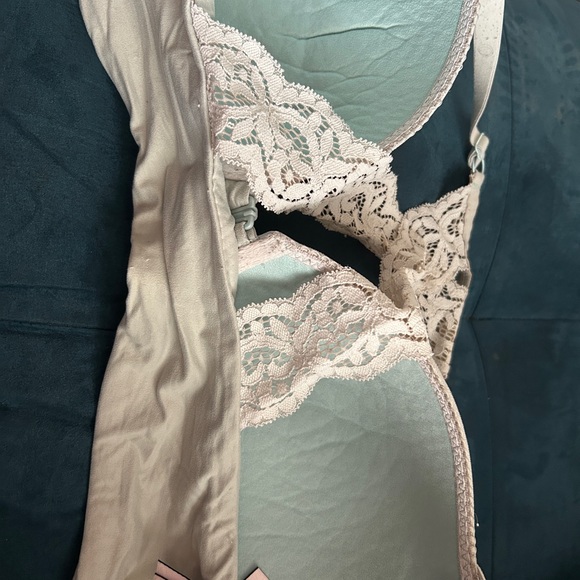 Victoria Secret bras - Picture 8 of 16